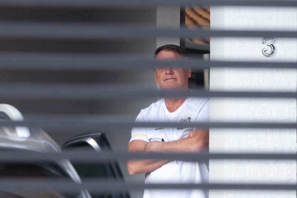 gdf-suspende-conselheiro-que-pediu-para-visitar-cela-de-bolsonaro