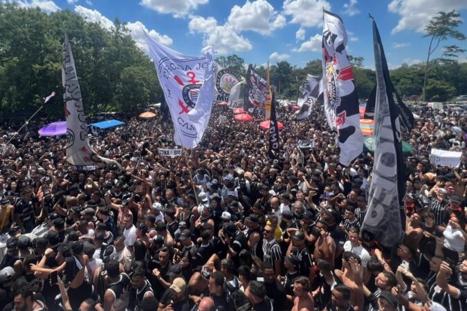 torcedores-do-corinthians-comecam-a-“invadir-a-praia”-para-final-no-rj