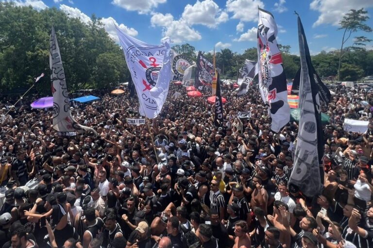 torcedores-do-corinthians-comecam-a-“invadir-a-praia”-para-final-no-rj