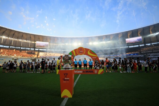 vasco-e-corinthians-decidem-o-titulo-da-copa-do-brasil.-acompanhe
