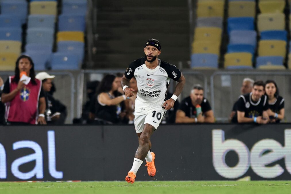 Memphis Depay marca o 2º gol do Corinthians na final; veja