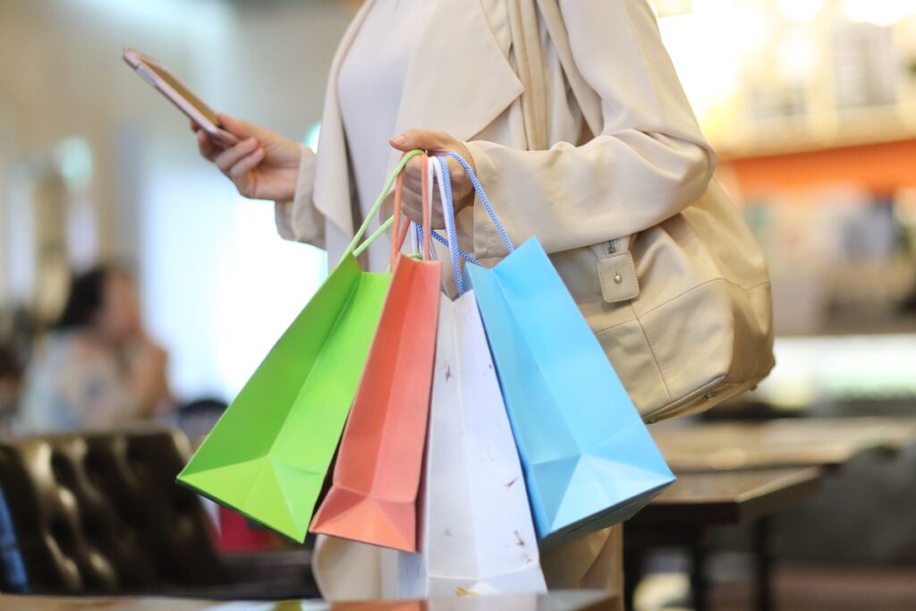 vai-as-compras?-saiba-os-riscos-e-cuidados-ao-carregar-sacolas-pesadas