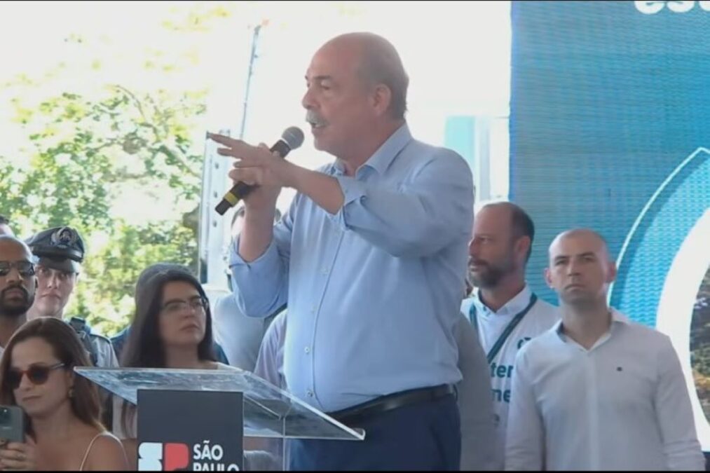 Mercadante é vaiado após listar feitos de Lula em evento de Tarcísio