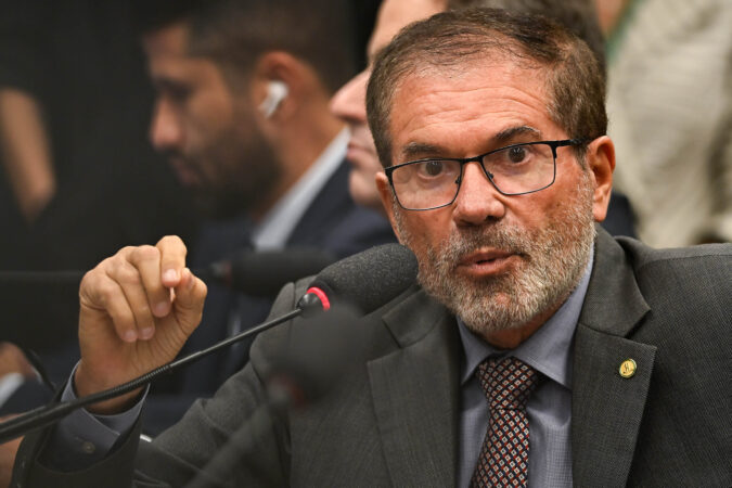 deputado-importuna-jornalista-apos-reportagem-sobre-lifiting-facial
