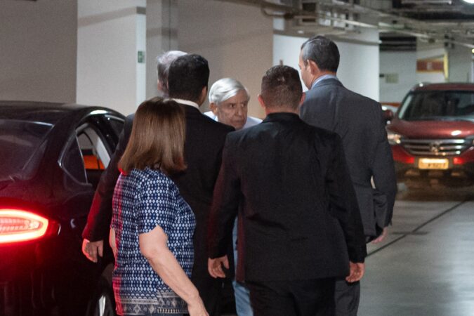 general-heleno-chega-a-residencia-onde-cumprira-prisao-domiciliar-em-brasilia