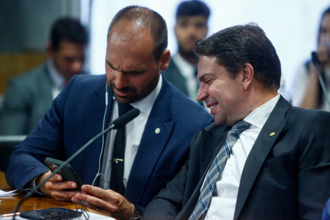 camara-exonera-servidores-de-eduardo-bolsonaro-e-ramagem