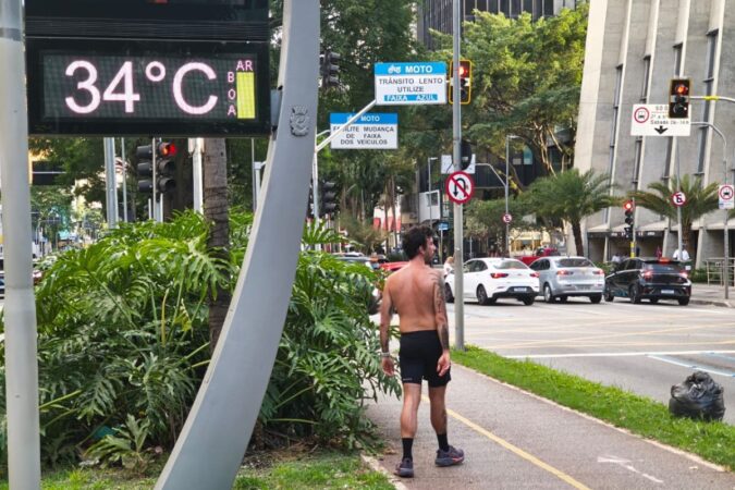 festa-com-calor-e-chuvas:-como-fica-o-tempo-na-vespera-de-natal-em-sp