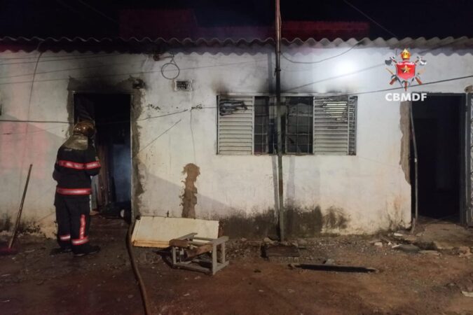corpo-e-encontrado-carbonizado-apos-casa-pegar-fogo-no-df