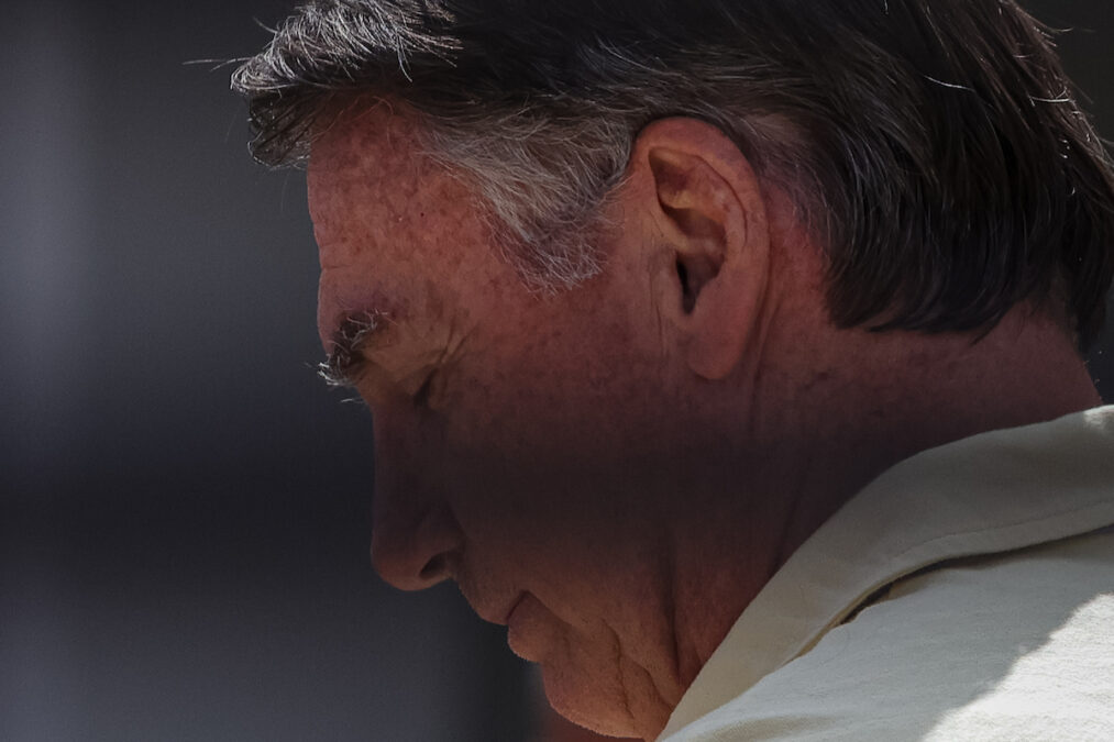 Bolsonaro está apto para realizar cirurgia, diz boletim médico