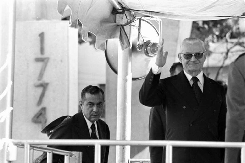 apos-polemica,-universidade-remove-tributo-a-presidente-da-ditadura