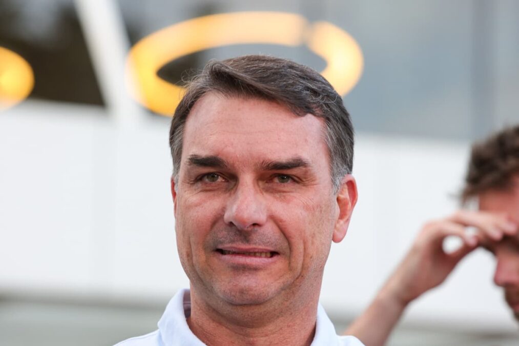 Flávio vai ler carta de Natal escrita por Bolsonaro antes de cirurgia