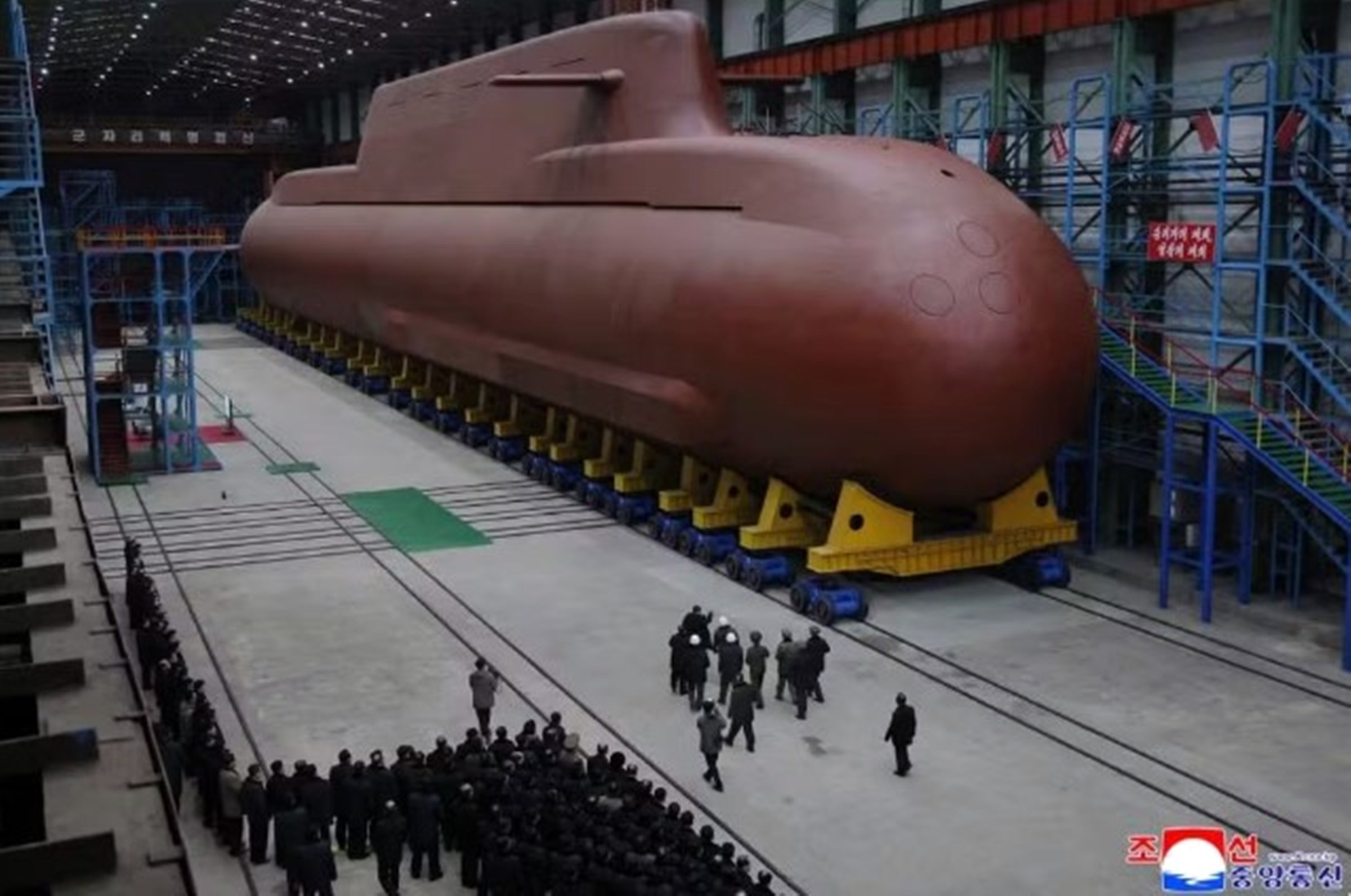 Coreia do Norte divulga imagens de seu novo submarino nuclear