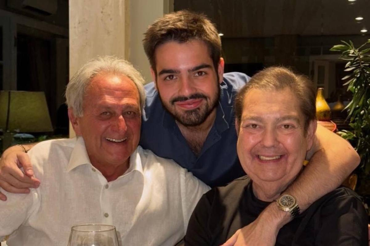 João Silva posa ao lado de Faustão e festeja Natal: “Privilégio”