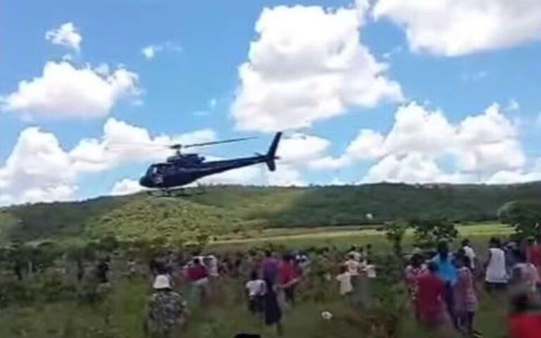 empresario-usa-helicoptero-para-jogar-carnes-sobre-cidade-em-goias