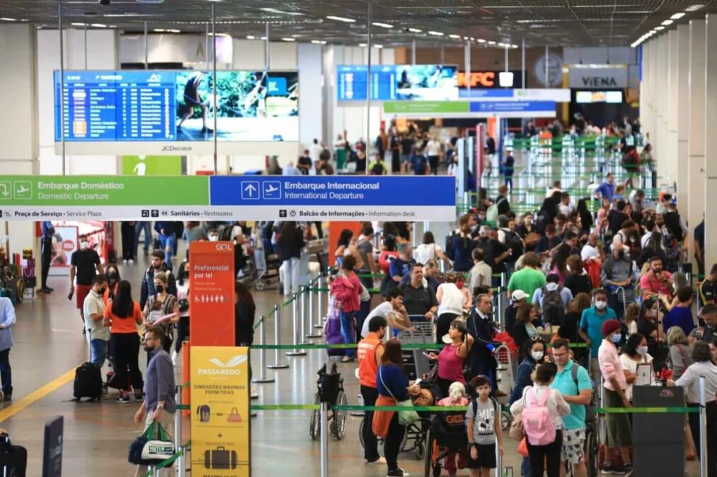 Pilotos e comissários abrem votação que pode definir greve em janeiro