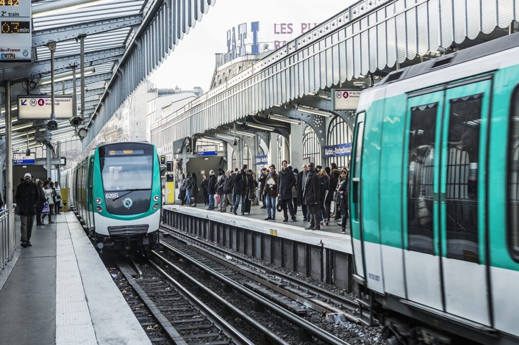 Homem ataca mulheres com faca em estações de metrô em Paris e é preso
