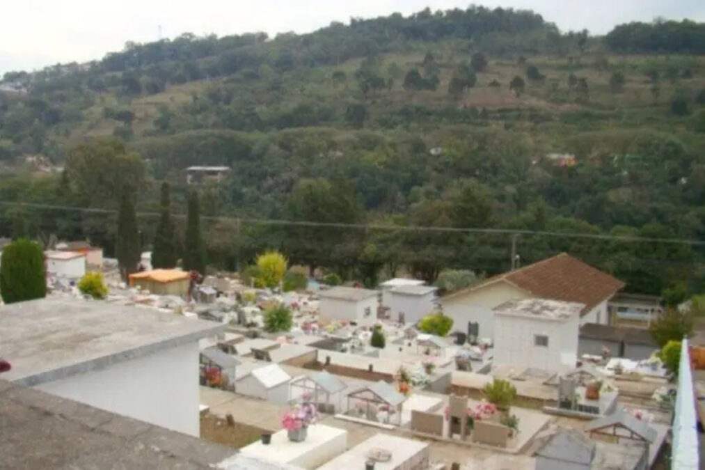 Família vela corpo errado e descobre instantes antes do enterro