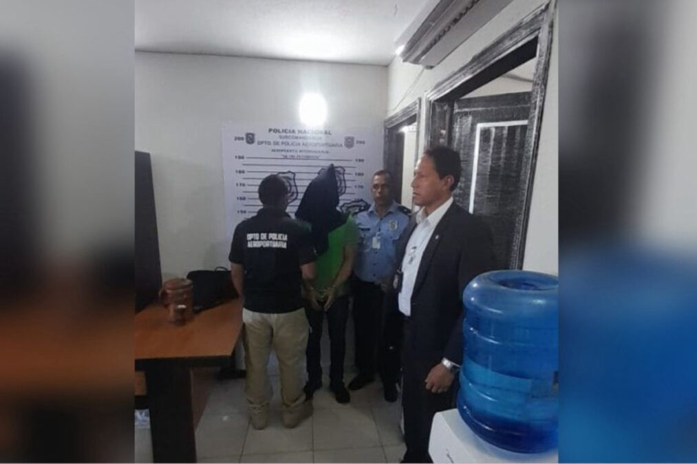 Polícia paraguaia transportou Silvinei com capuz e algemas. Veja