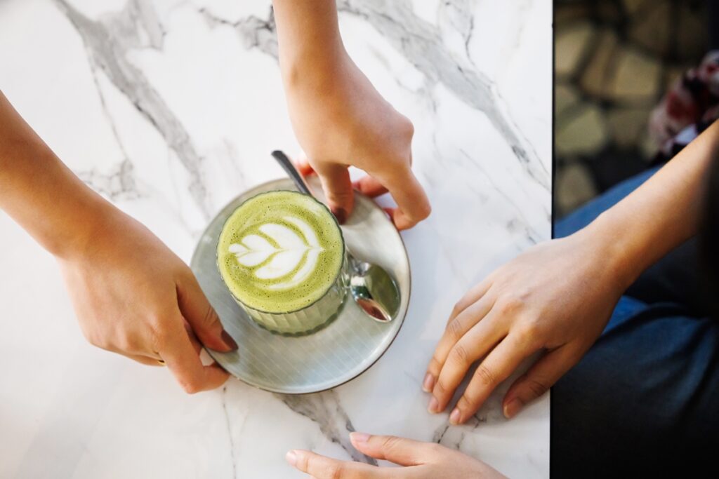 tchau,-cappuccino:-matcha-latte-virou-a-bebida-viral-de-2025