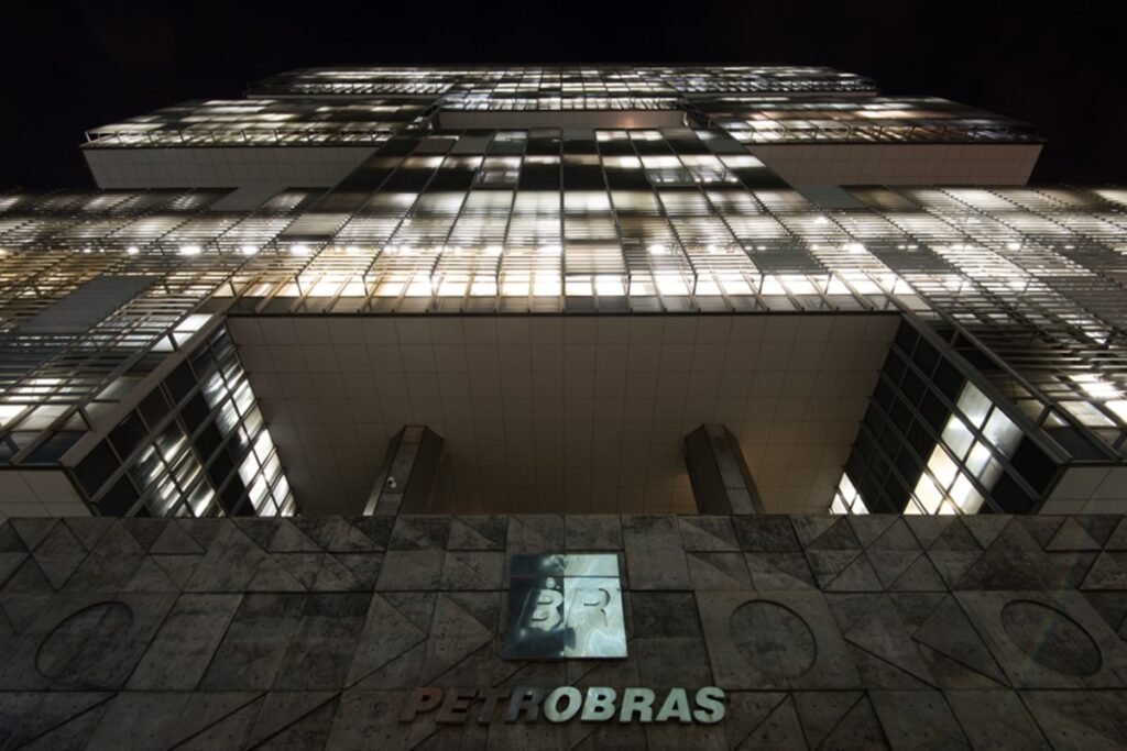 tst-determina-que-80%-dos-trabalhadores-da-petrobras-sigam-na-ativa