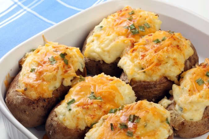 batata-assada-recheada-com-frango-cremoso-para-qualquer-refeicao