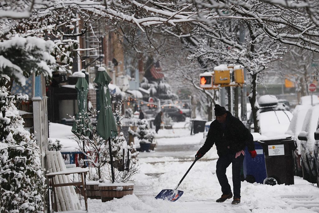 tempestade-de-neve-deixa-ny-e-nova-jersey-em-estado-de-emergencia