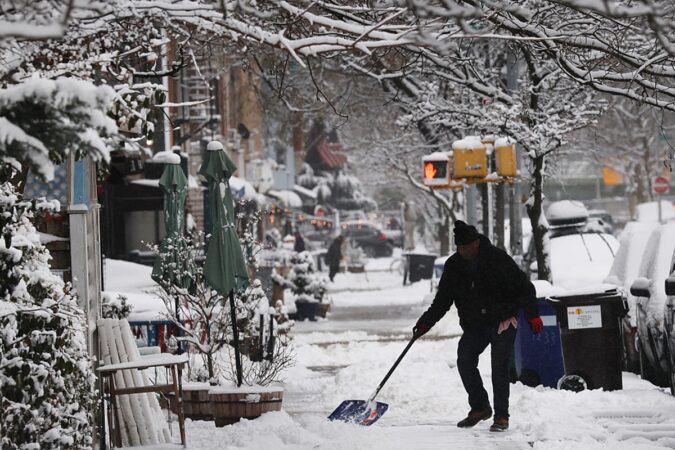 tempestade-de-neve-deixa-ny-e-nova-jersey-em-estado-de-emergencia