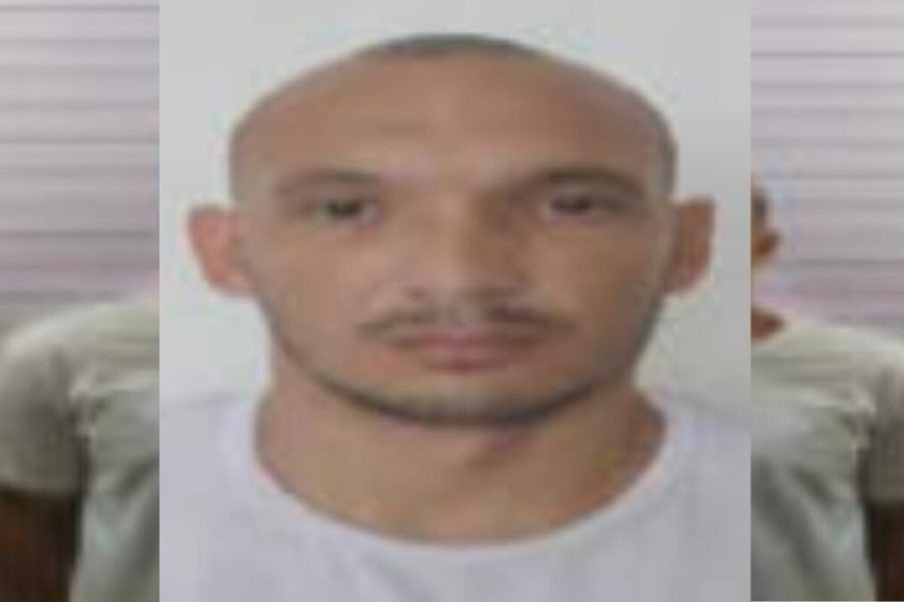 Presos abrem barriga de detento morto e picham parede com sangue em SP