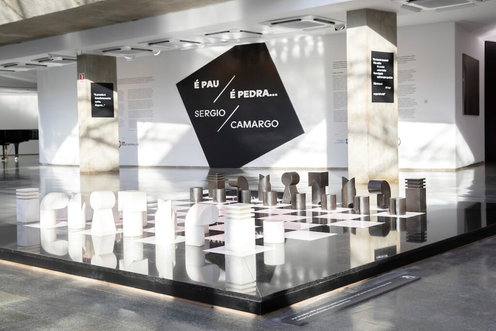 celebrado-em-mostra-gratuita-no-df,-sergio-camargo-tem-geniais-criacoes-espalhadas-em-todo-o-mundo