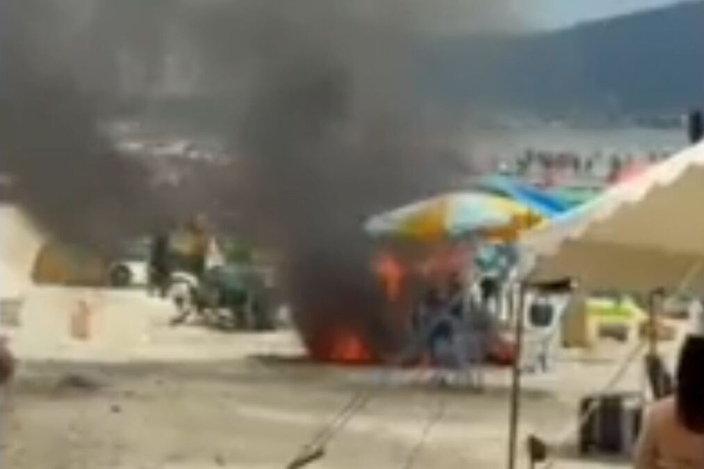 Carrinho de milho pega fogo em praia e bombeiro precisa ser acionado