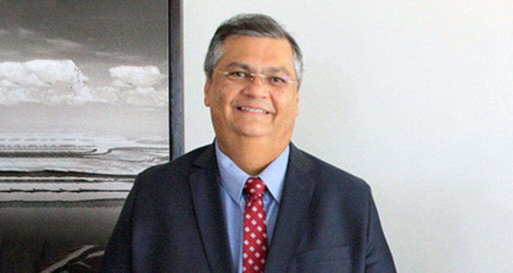 flavio-dino-aproveita-recesso-do-judiciario-em-praia-do-piaui