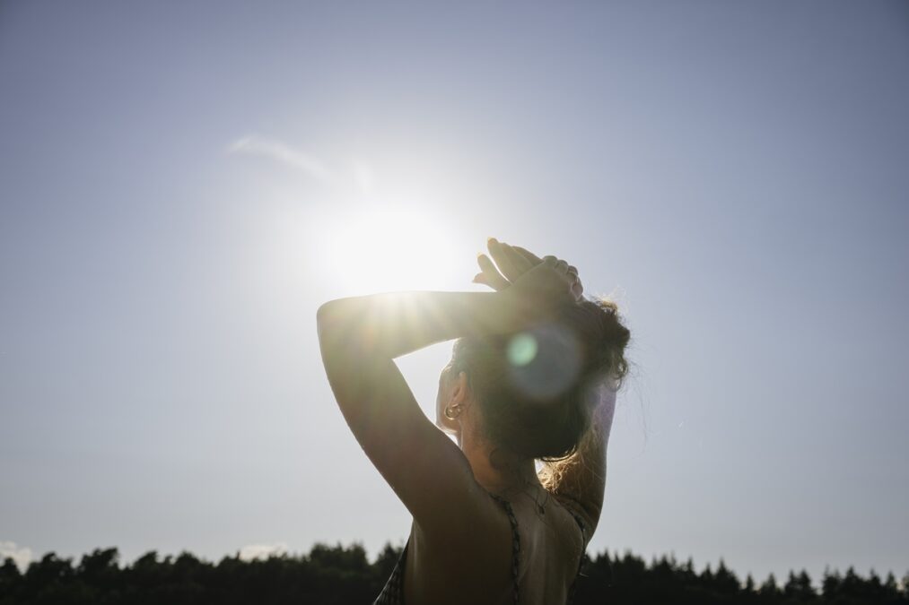Verão: como o contato com sol, mar e natureza fortalece corpo e mente