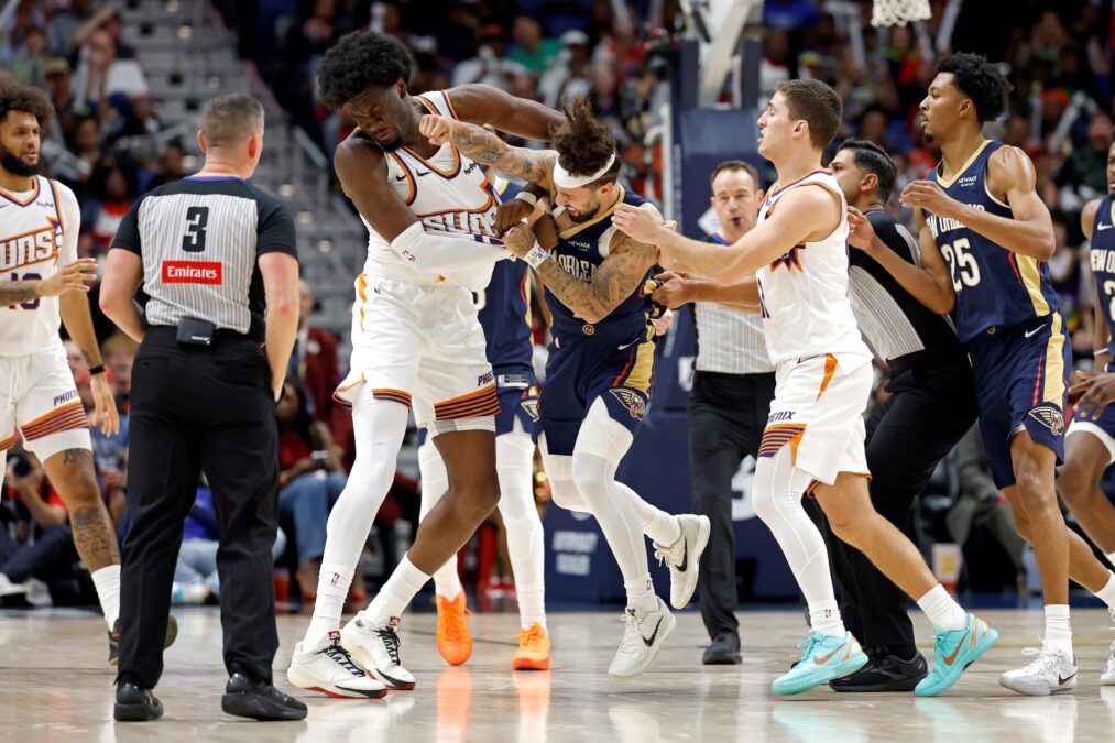 NBA: jogadores trocam socos e são expulsos em Pelicans x Suns