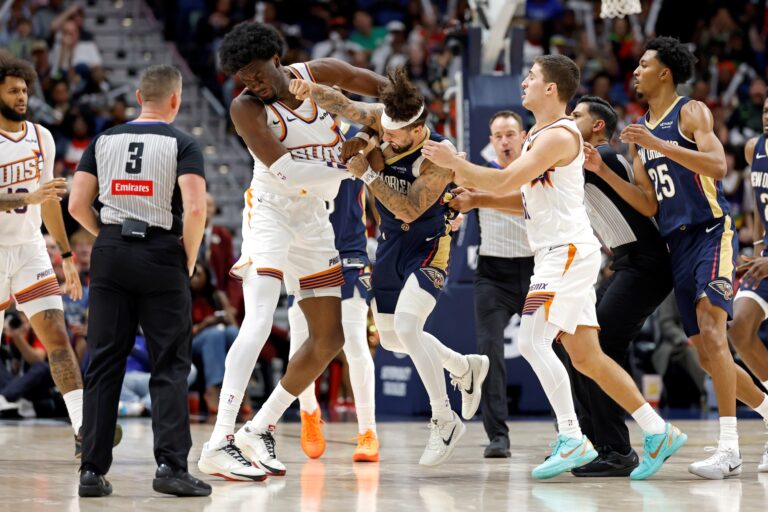 nba:-jogadores-trocam-socos-e-sao-expulsos-em-pelicans-x-suns