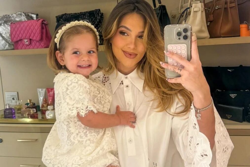 Fã de Virginia tatua nome de Maria Flor no braço; veja foto