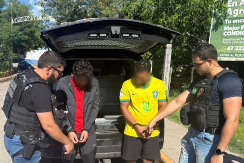 Bandidos do PCC são presos com arsenal de armas de guerra na Bolívia