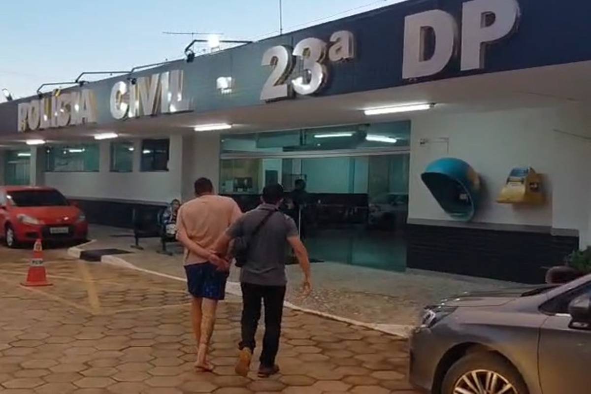 Homem agride mulher com retrovisor de carro e alicate de unha no DF