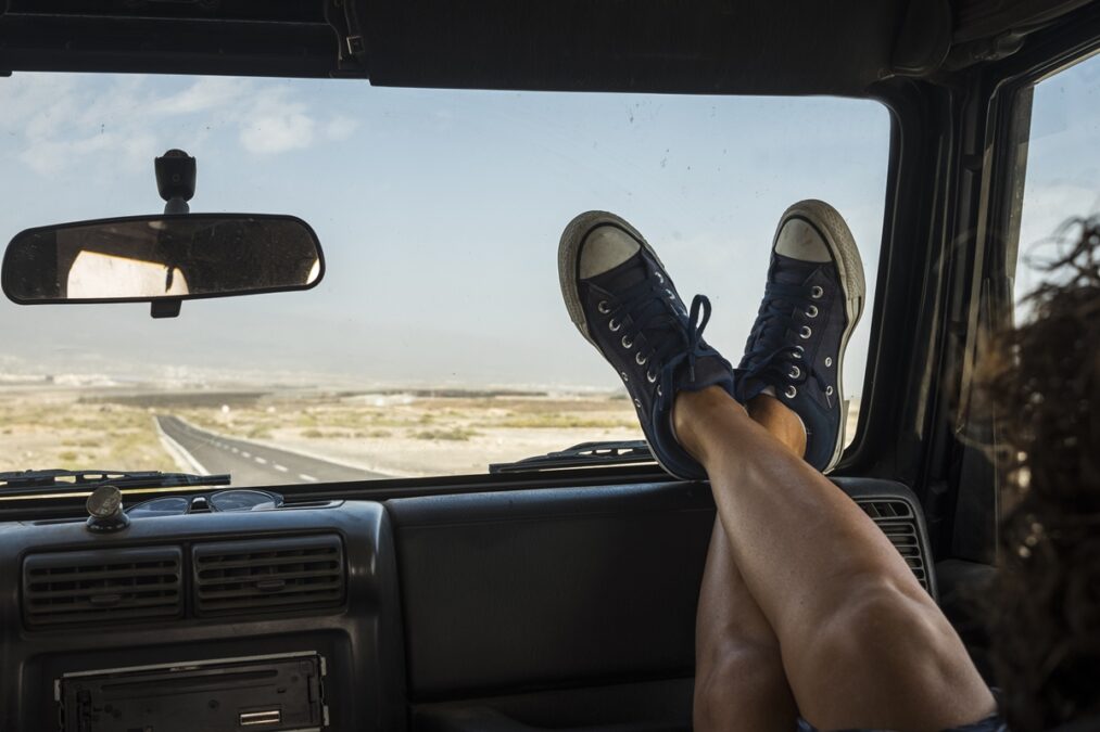 Cirurgiã vascular explica como prevenir trombose nas viagens de férias