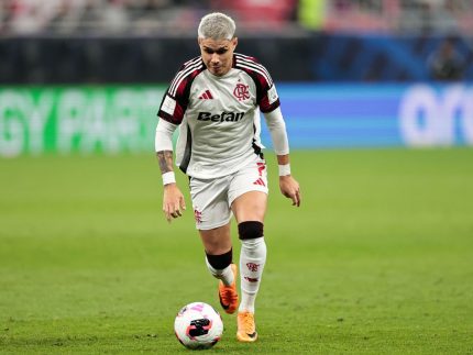 mercado:-vitao-chega-ao-rio-de-janeiro-para-assinar-com-fla-e-cruzeiro-mira-vina-e-cebolinha