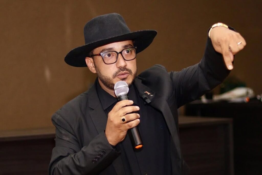 quem-era-dudu-morais,-influencer-e-poeta-encontrado-morto-em-pe