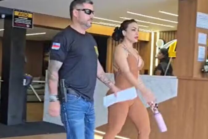 blogueira-e-presa-apos-gravar-dancinha-com-arma-do-traficante-“cagao”