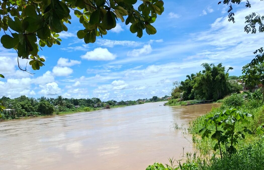 Cheia do Rio Iaco deixa autoridades em alerta em Sena Madureira nesta segunda-feira (29)