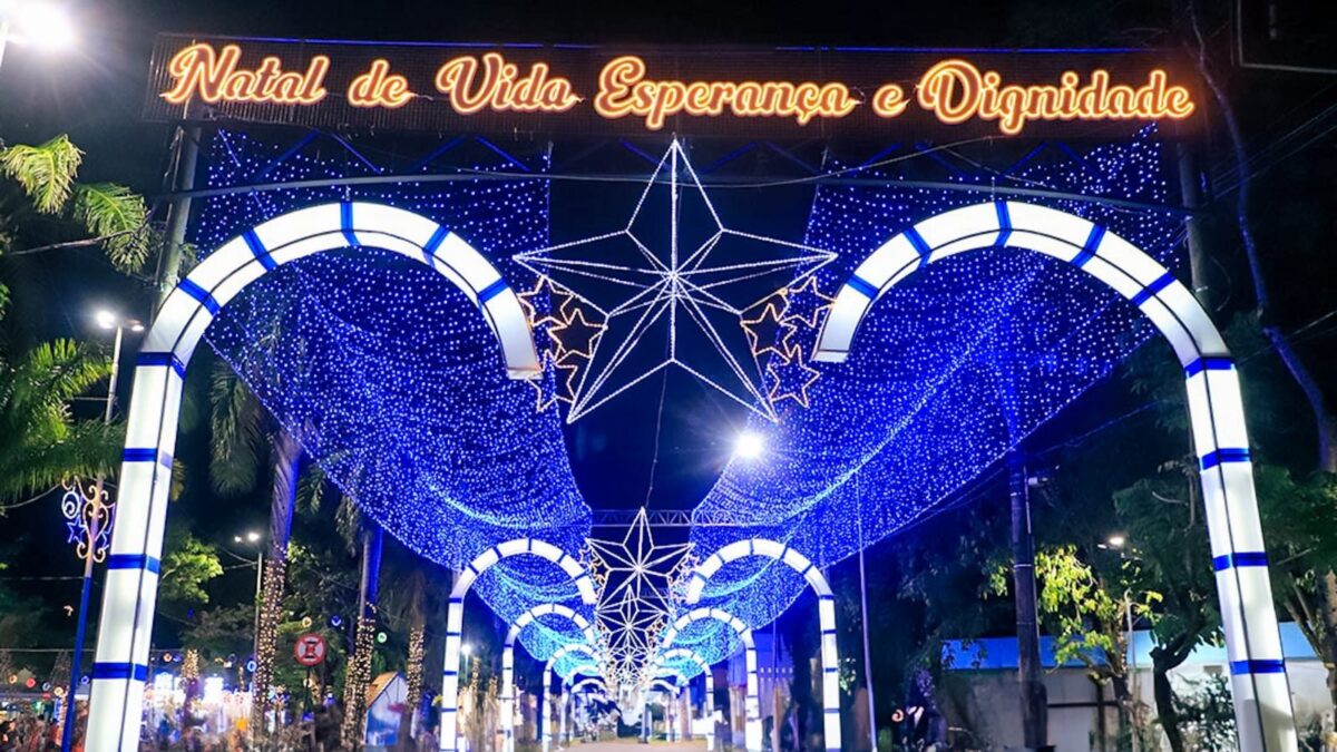 Ônibus têm tarifa zero para acesso às luzes de Natal no Centro de Rio Branco