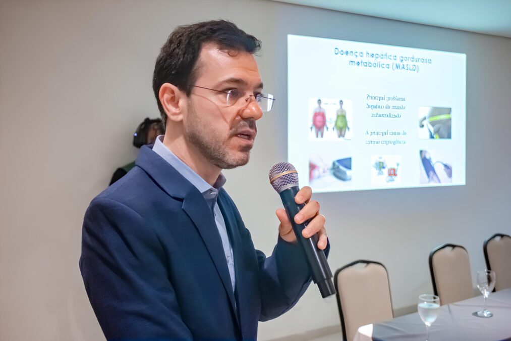 Infectologista alerta para aumento de casos graves de HIV entre jovens no Acre