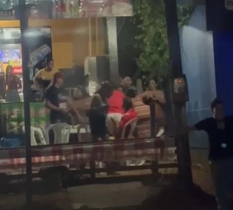 Vídeo mostra confusão entre duas mulheres em bar na Avenida Brasil, em Sena Madureira