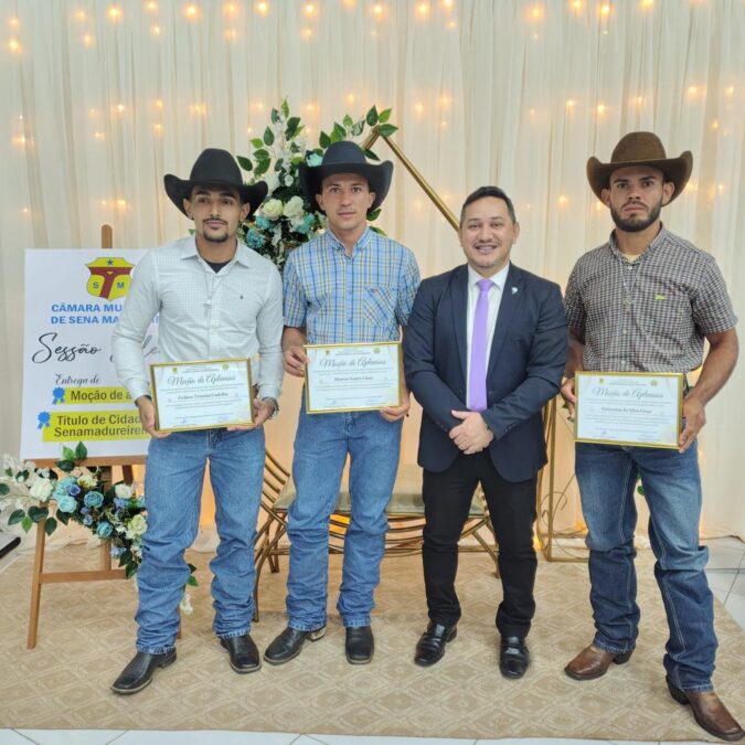 Vereador Francisco Maia homenageia campeões de rodeio na última sessão solene do ano em Sena Madureira