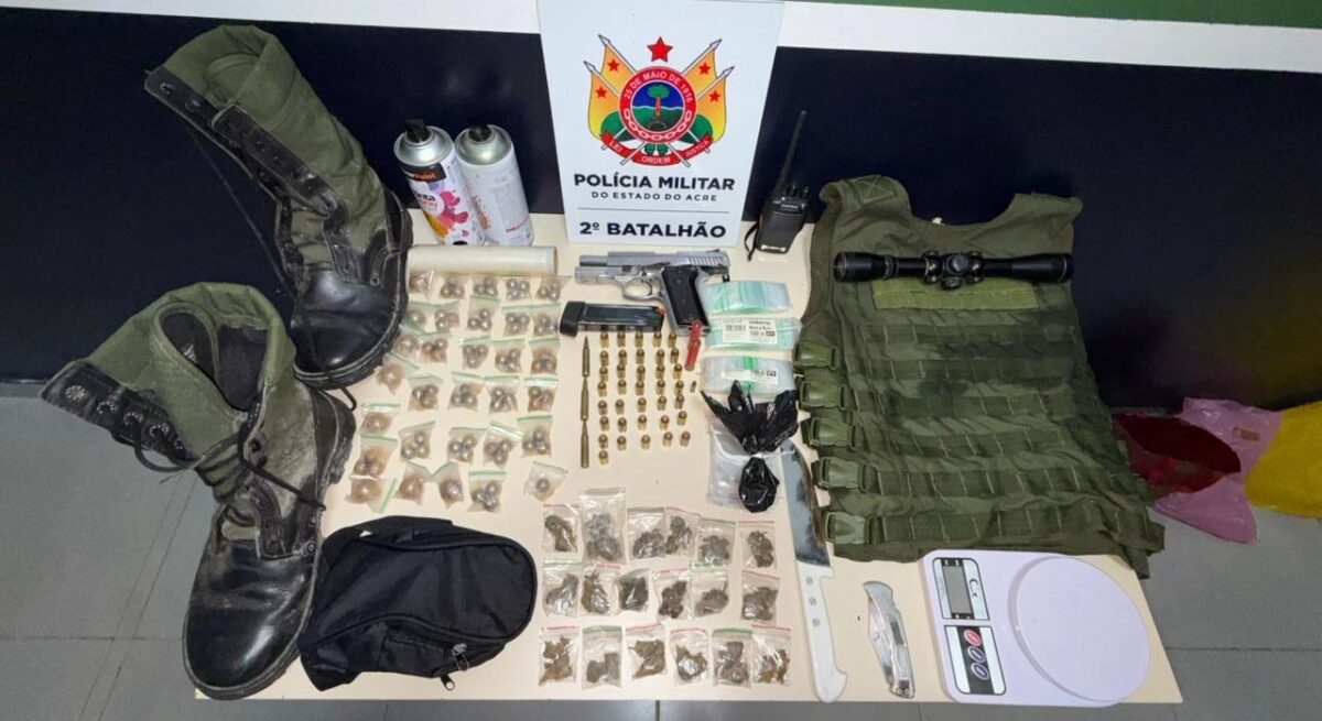 PM encontra arma roubada de policial civil e apreende drogas e munições no Segundo Distrito de Rio Branco