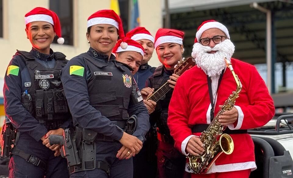 Polícia Militar realiza Natal Itinerante e leva alegria a crianças de bairros carentes em Sena Madureira
