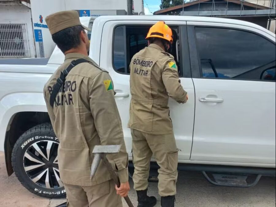 Homem é preso após idoso ser encontrado trancado em caminhonete no calor
