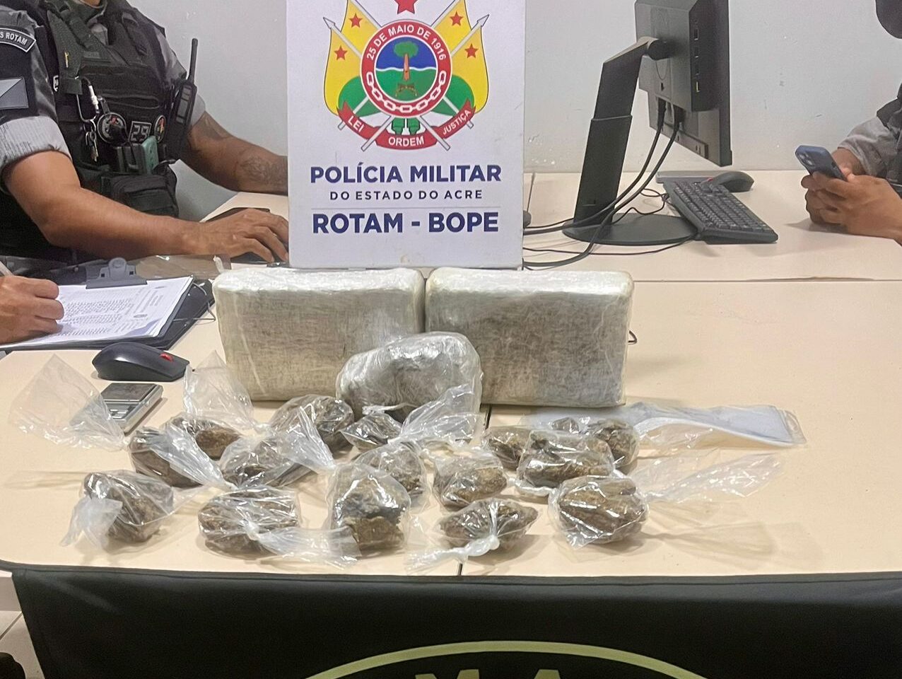 Rotam prende suspeito e apreende drogas em duas ações distintas na capital